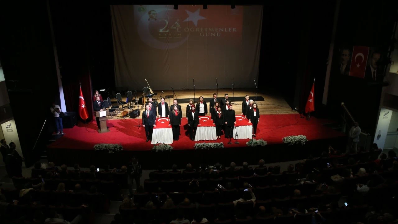 Izmirde 24 Kasim Ogretmenler Gunu (2)