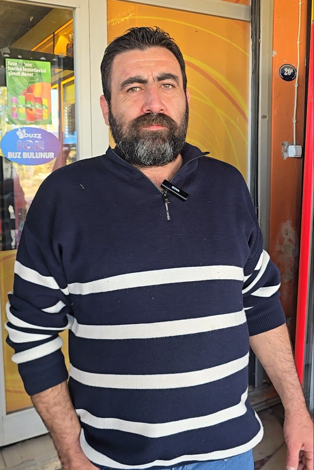İzmir'de Acemi Hırsız Kameralara Yakalandı Varili Bagaja Sığdıramayan Şüpheli Eli Boş Döndü (1)