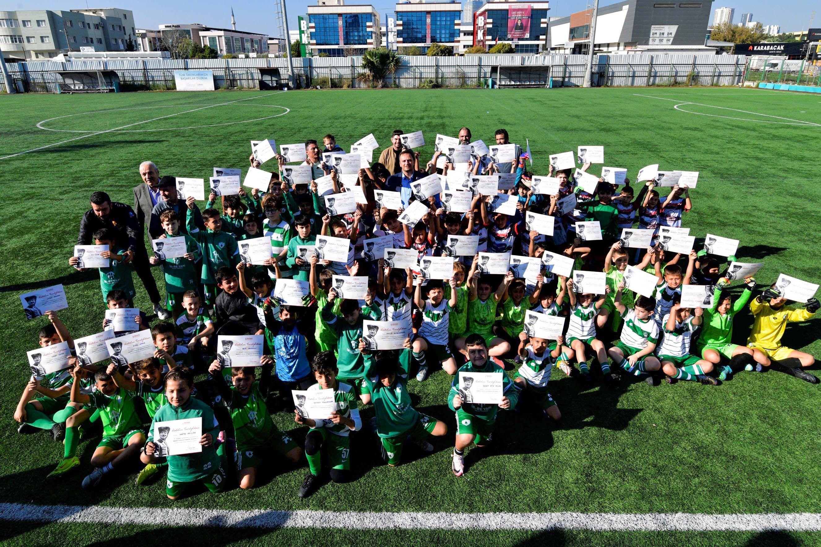 İzmir'de Atatürk Anısına Turnuva Bornova'da 120 Minik Futbolcudan Dev Mücadele (2)