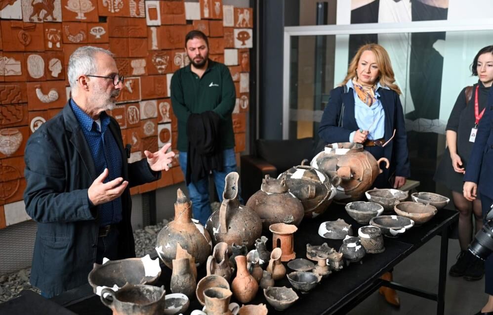 İzmir’de Bilim Insanlarını Heyecanlandıran Yeni Keşif Yassıtepe'de 5 Bin Yıllık Gerdanlık Bulundu (1)