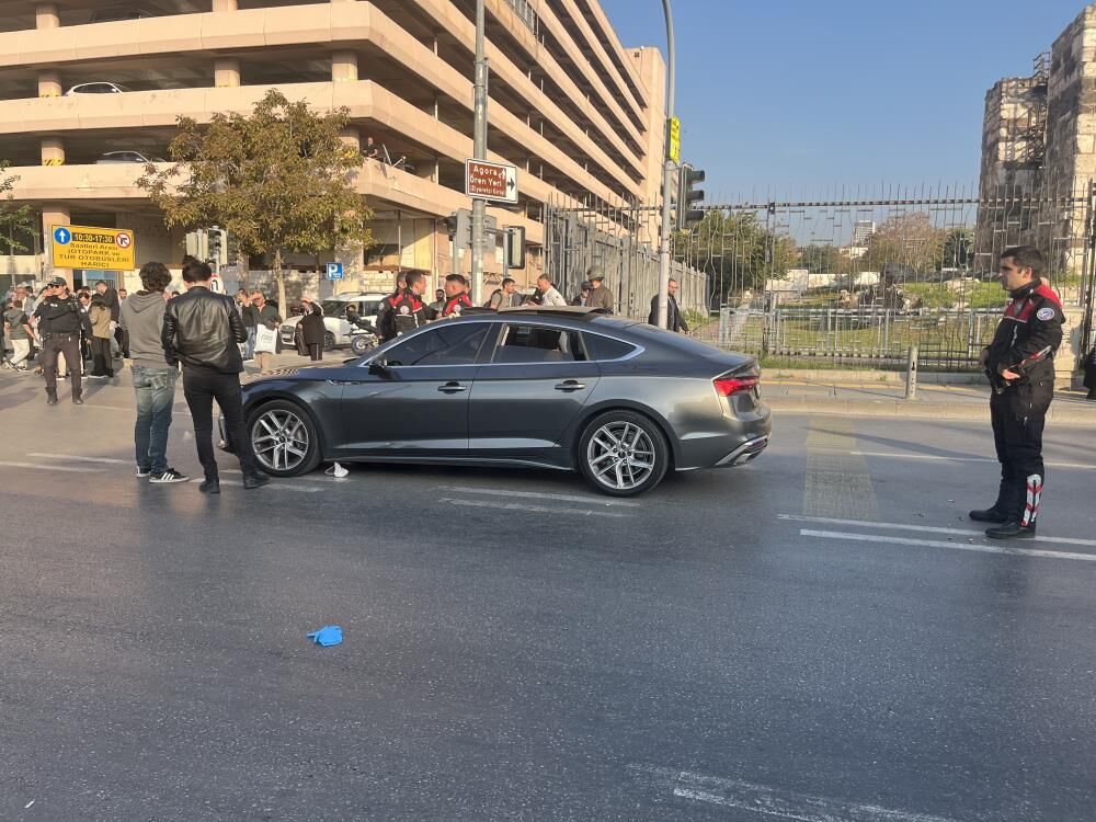 İzmir’de Çankaya Katlı Otopark'ı Önünde Silahlı Saldırı Şüpheliler Yakalandı, Saldırının Nedeni Ortaya Çıktı (2)
