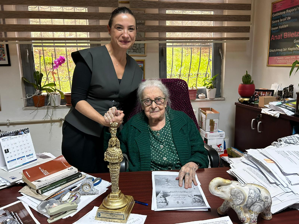 İzmir'de Efes Selçuk Belediyesinden Prof. Dr. İoanna Kuçuradi'ye 'Onur Ödülü'2