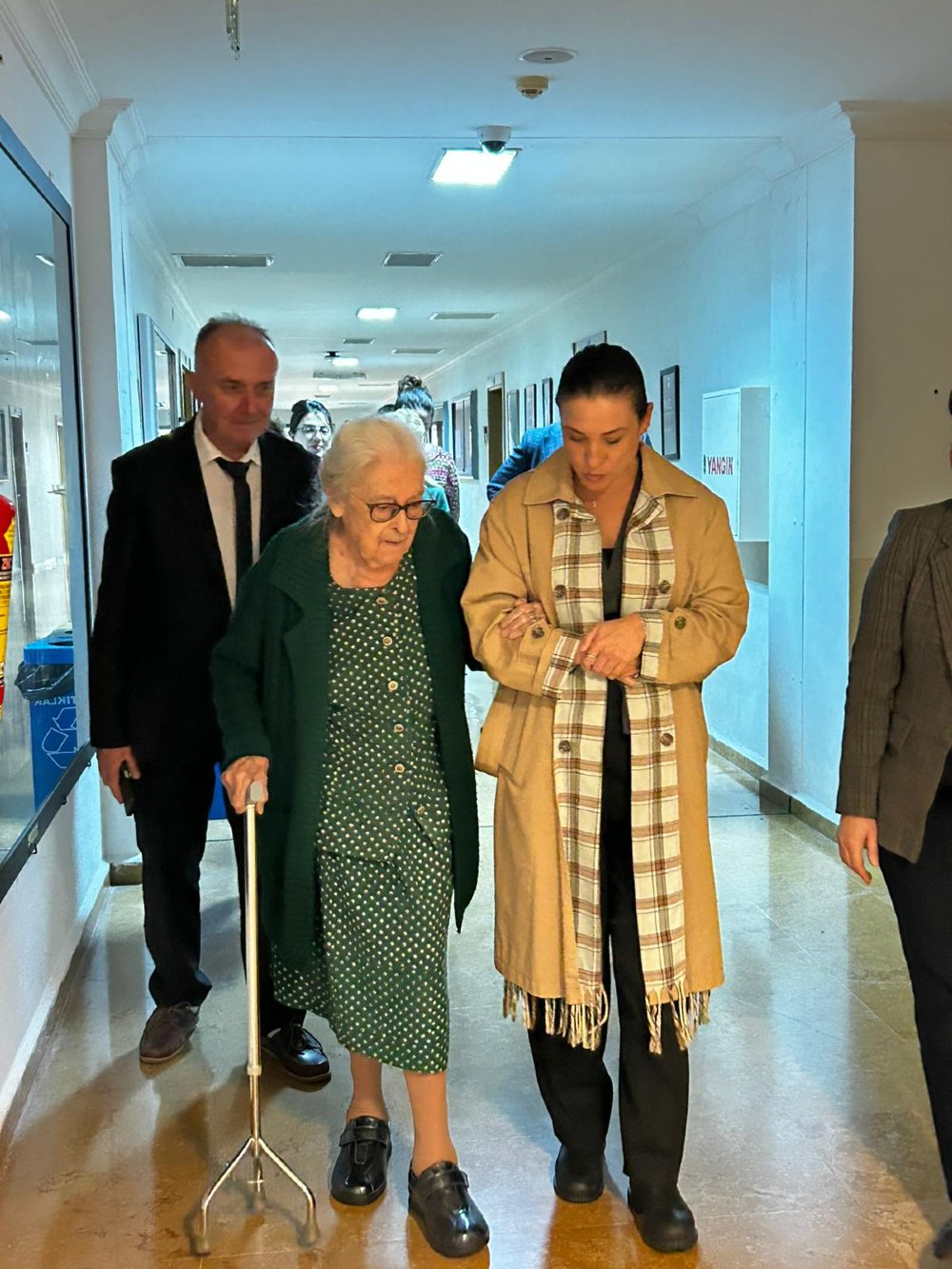İzmir'de Efes Selçuk Belediyesinden Prof. Dr. İoanna Kuçuradi'ye 'Onur Ödülü'4