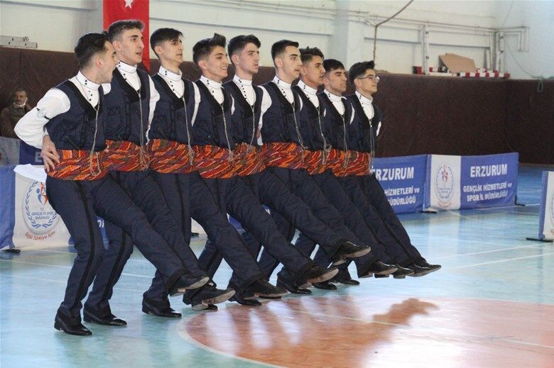İzmir’de Erzurum Rüzgarı Çiğli'de Ücretsiz Cağ Kebabı Eşliğinde Ünlüler Sahne Alacak (1)-1