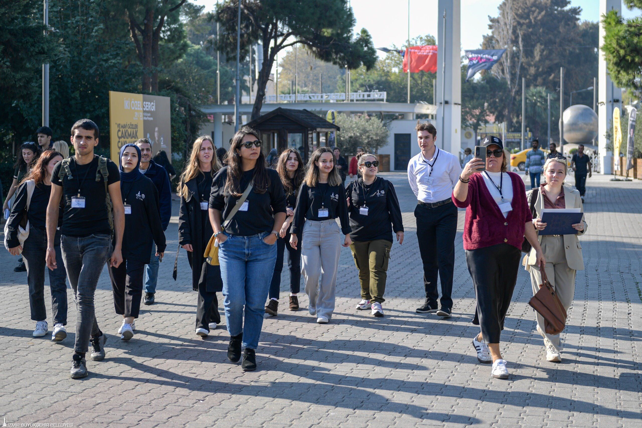 İzmir'de Kent Denetçileri Sahaya Indi Yaka Kameraları Ile Sesli Ve Görüntülü Kayıt Alıyorlar!