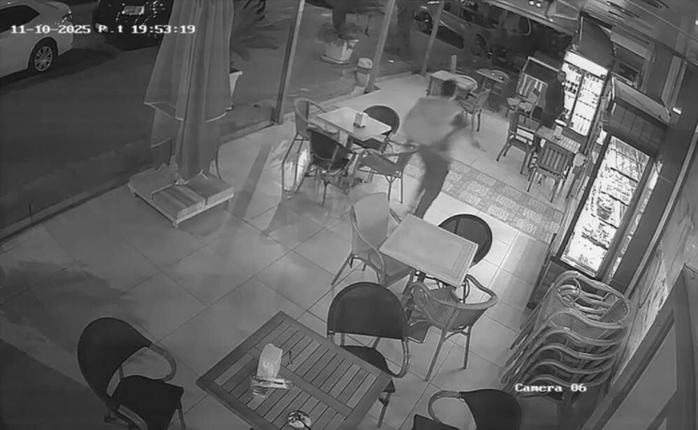 İzmir’de Pastanede Korku Dolu Anlar Elinde Bıçakla Müşterilere Saldırdı! (2)