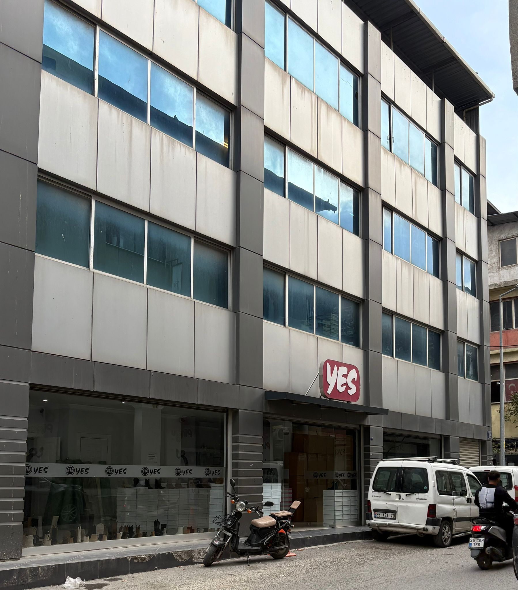 İzmir'de 'Ruhsatsız Işletme Krizi' Mühür Vuruldu, Üretim Devam Etti!-2