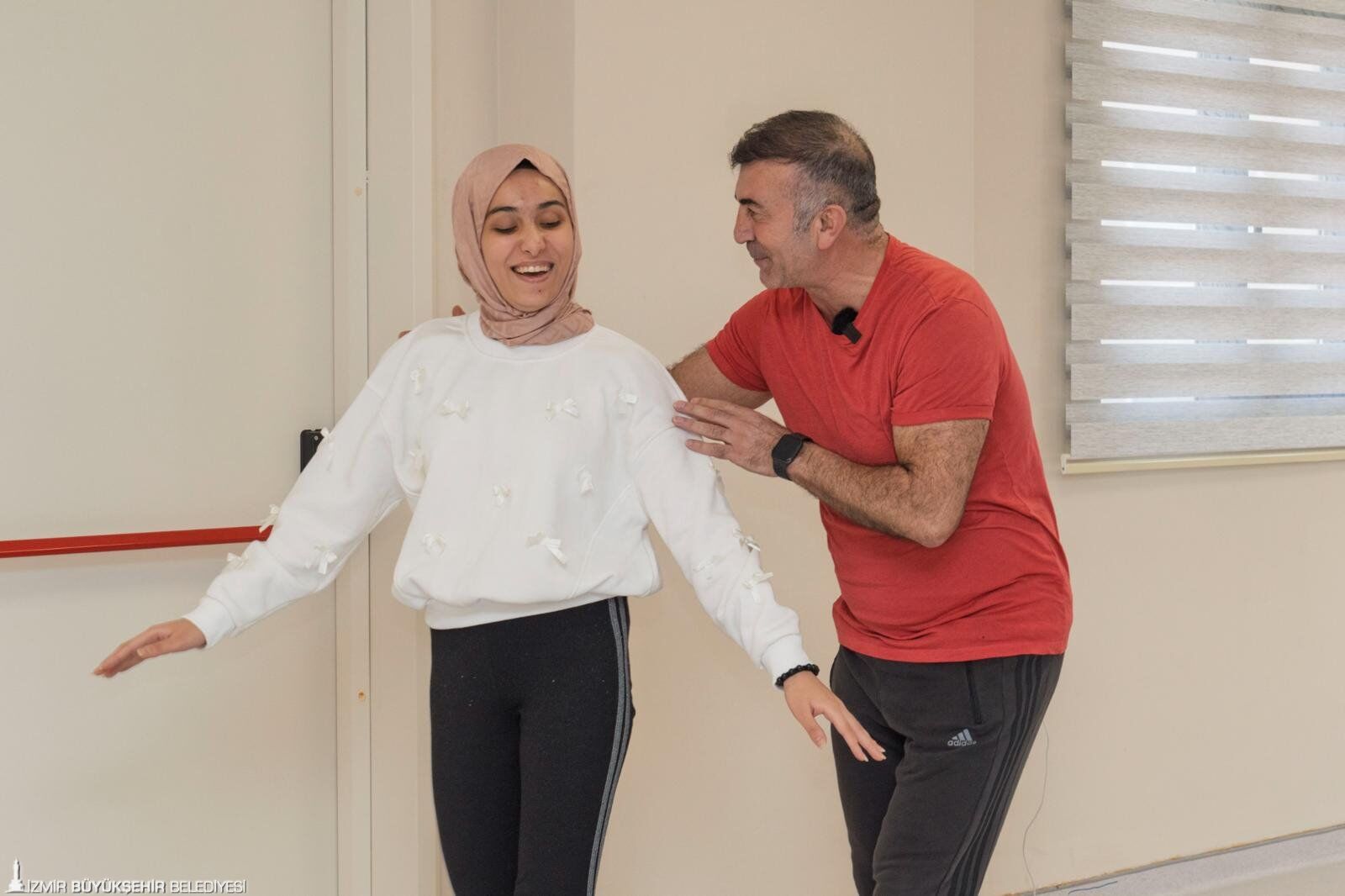 İzmir'de Sınırları Aşan Proje “Yapamaz” Algısını Yerle Bir Ettiler, Engelleri Dans Ile Aştılar (2)