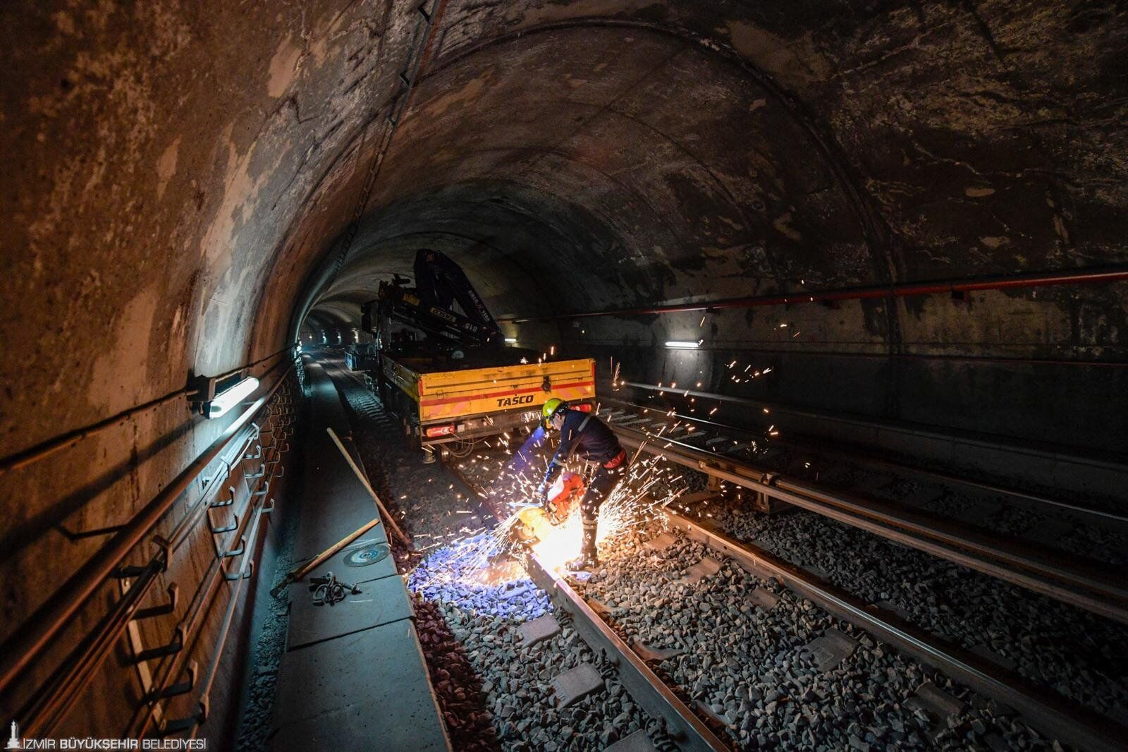 İzmirliler Dikkat! İzmir Metro'da Gece Bakım Çalışmaları Başladı (1)