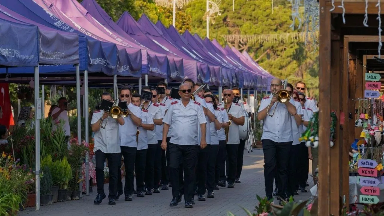 İzmirliler Hazır Olun! Kültürpark Üç Gün Çiçek Bahçesine Dönüşüyor (3)