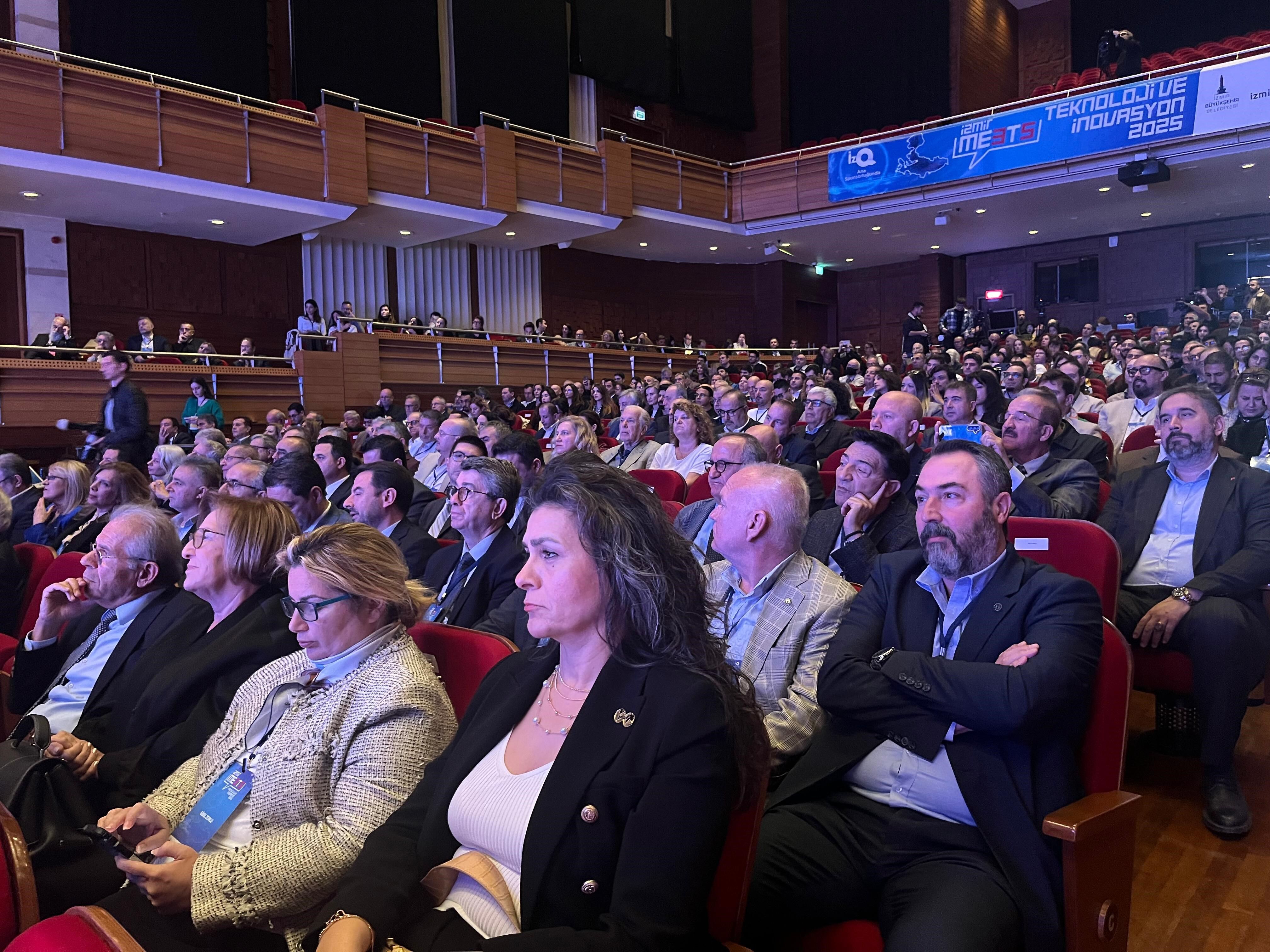 İzmirmeets 2025 Başladı Özgener, Yapay Zekâ Yatırımları Yüzde 80 Arttı (2)
