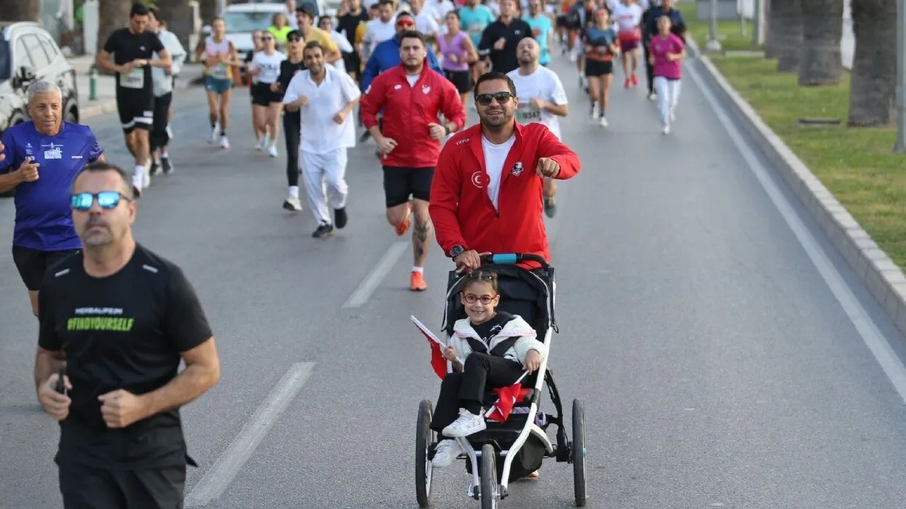 Karşıyaka’da 10 Kasım Geleceği Sürdü Bin 500 Kişi Ata’dan Ana’ya Koştu! (1)