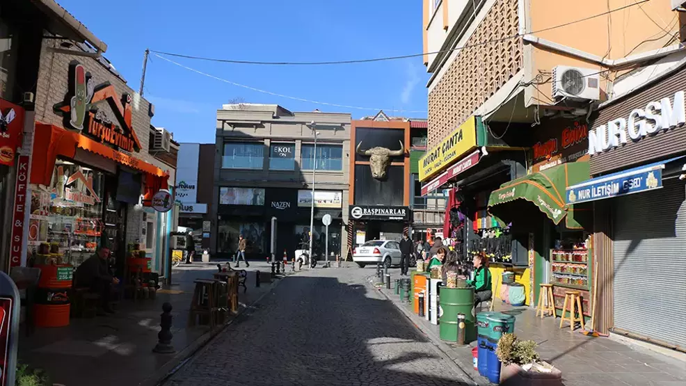 “Neşeli Günler” Gerçeğe Döndü Boşanan Çift Karşı Karşıya Turşu Satıyor (4)