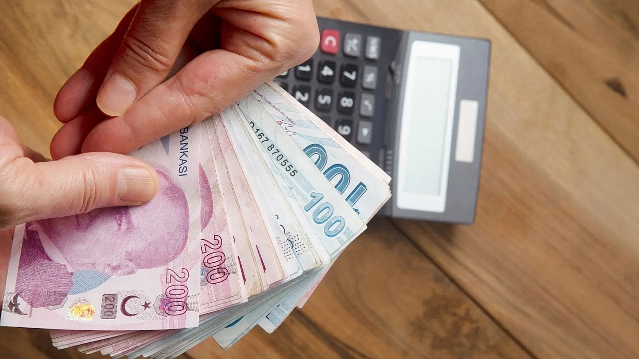 Tüm Tahminleri Tutan Isim Asgari Ücret Ve Emekli Maaşı Zammını Açıkladı!