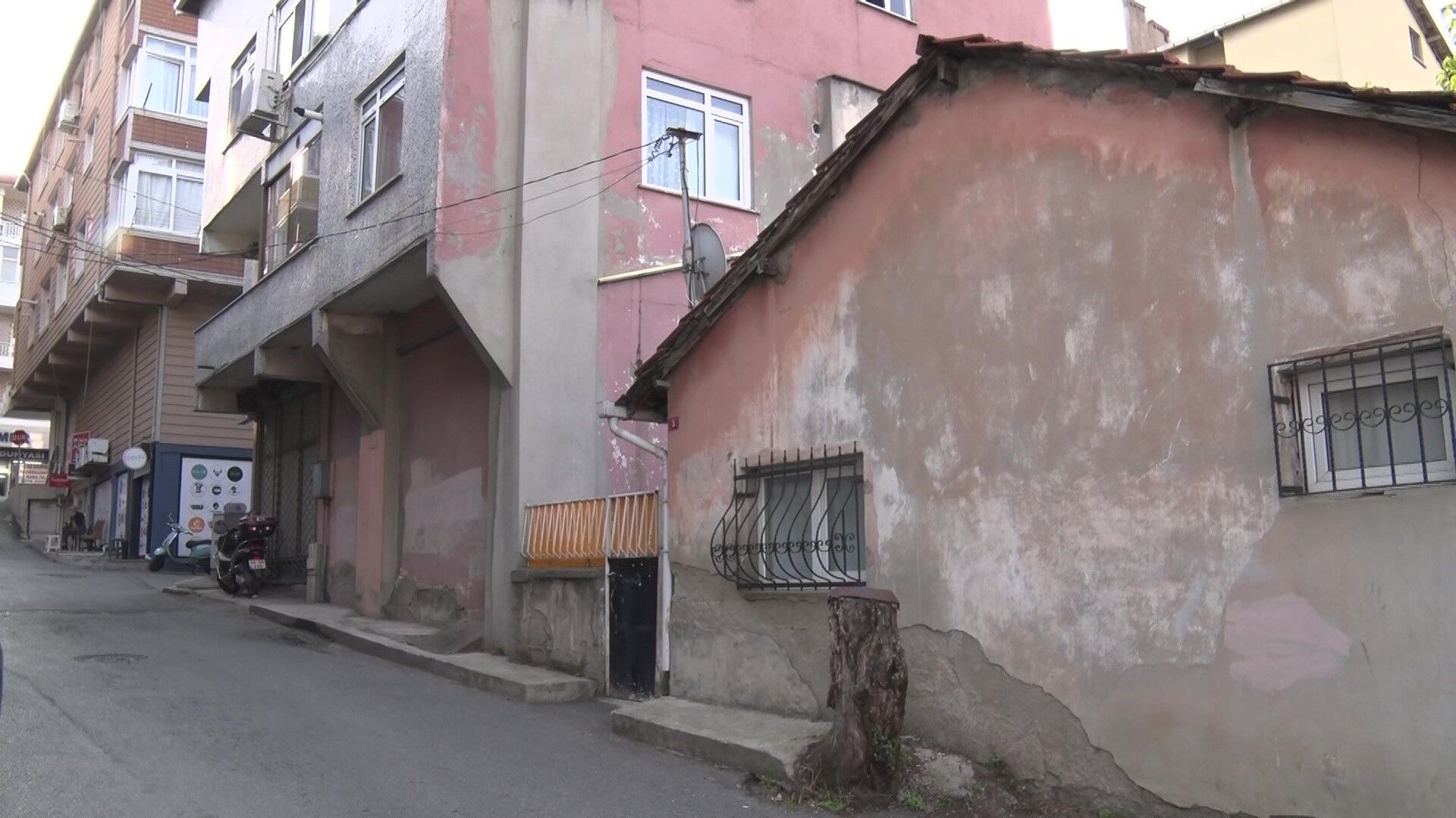 Uyurken Üzerine Kızgın Yağ Dökerek Kocasının Hayatına Son Verdi Şiddet Gördüğünü Öne Sürdü