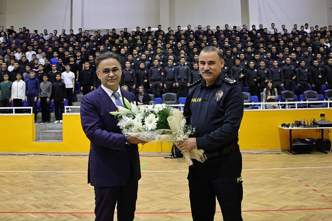 Yeşilay İzmir Şube Başkanı Dr. Ömer Yahşi, Öğrenci Polislerle Bir Araya Geldi (3)