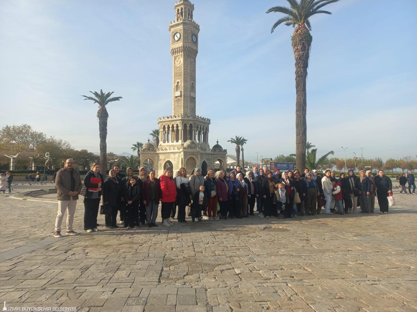 Başkan Tugay Beydağlı Kadınlara Verdiği Sözü Tuttu İzmir’i Gezdiler, Yeni Yılı Kutladılar (1)