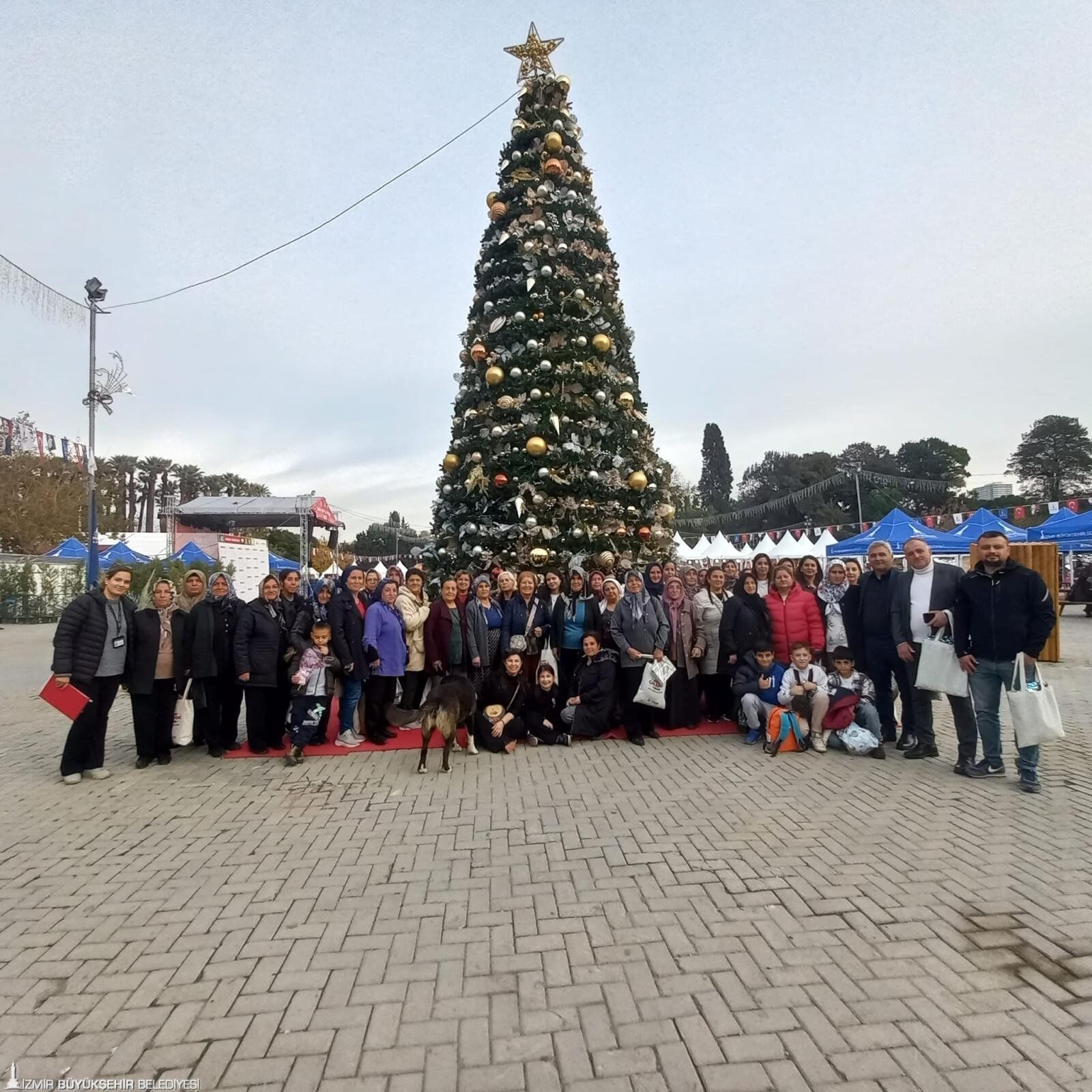 Başkan Tugay Beydağlı Kadınlara Verdiği Sözü Tuttu İzmir’i Gezdiler, Yeni Yılı Kutladılar (3)