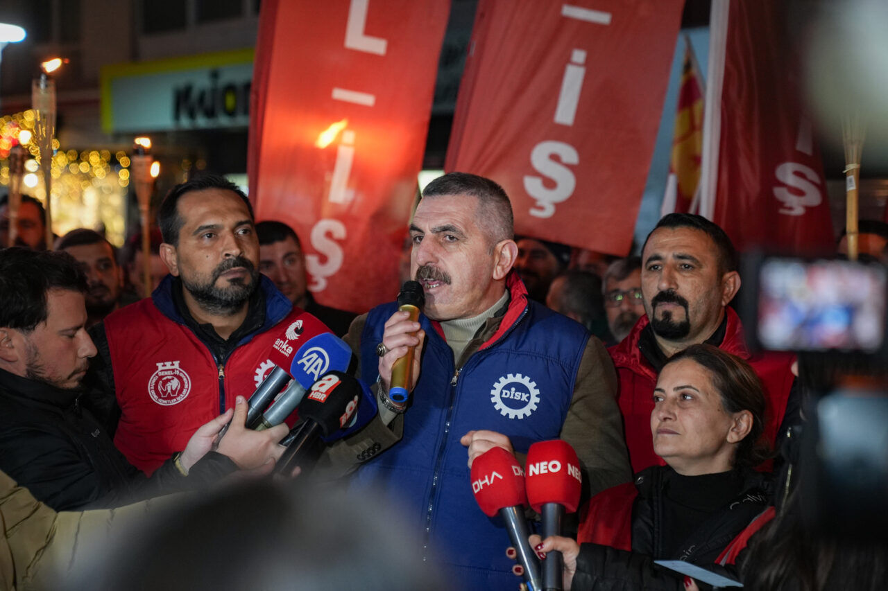 Izmir Buyuksehir Belediyesi Iscileri Mesaleli Eylem Yapti F4Fbafa9D3Ee