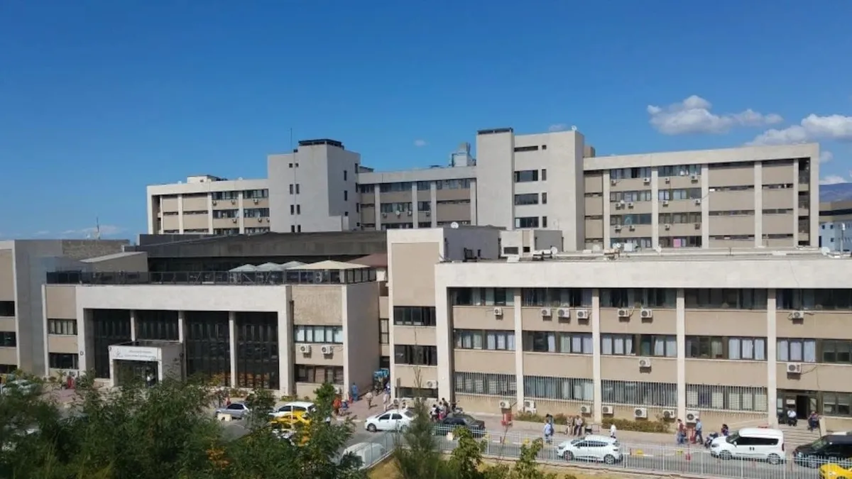İzmir’de 30 Yıllık Hastane Kapatılıyor Bozyaka’da Tahliye Başladı, Sendikadan Tepki (3)