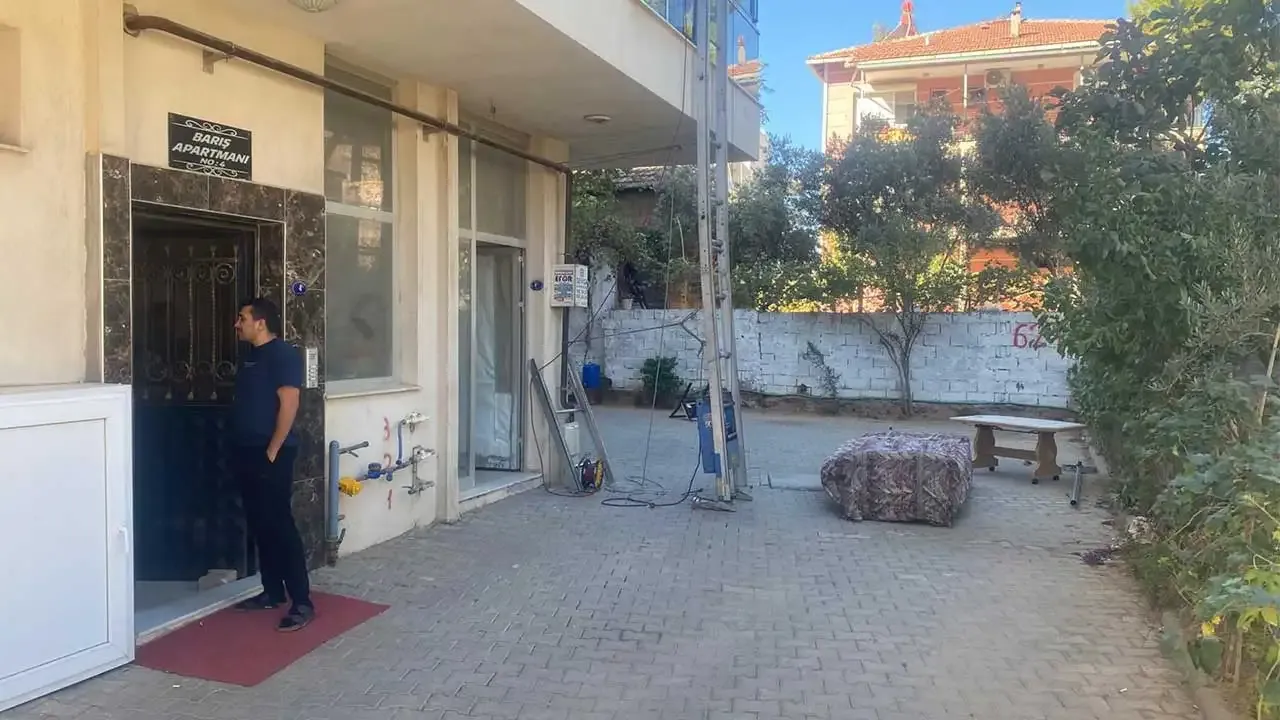 Izmirde Asansor Kazasinda 9 Yasindaki Cocuk Oldu