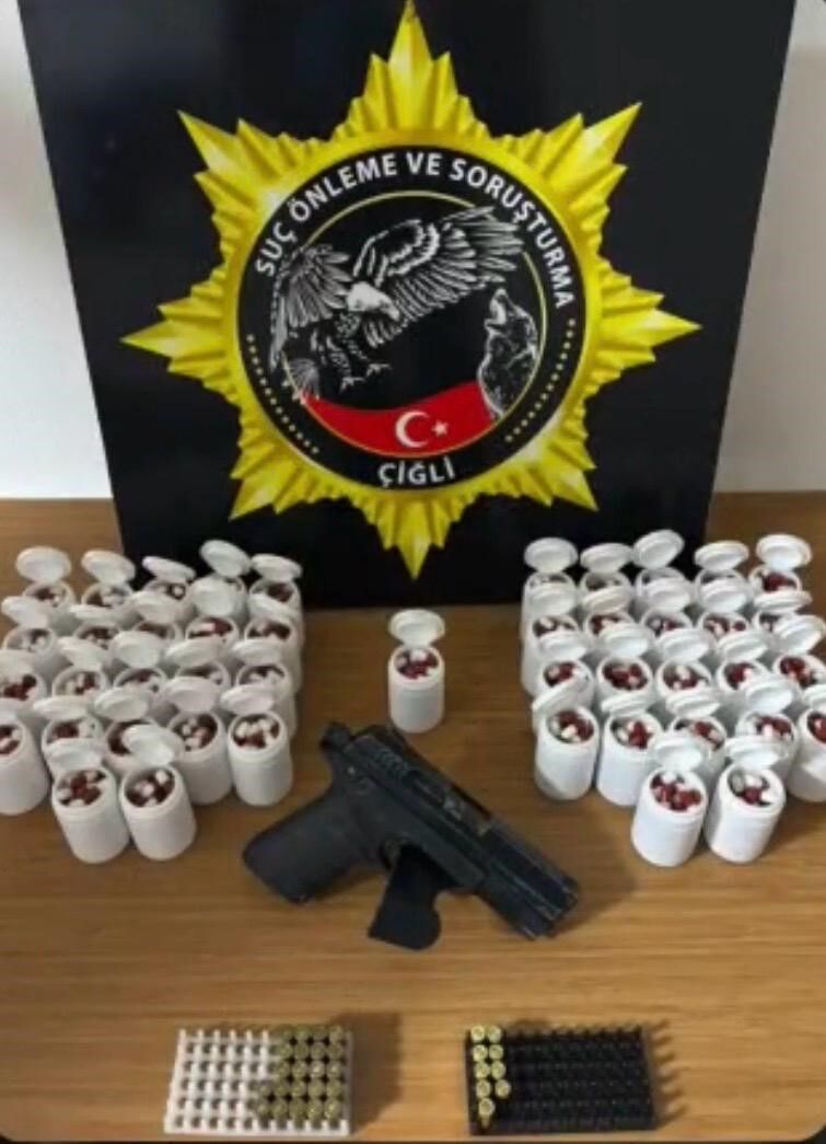 Izmirde Gozaltı (2)