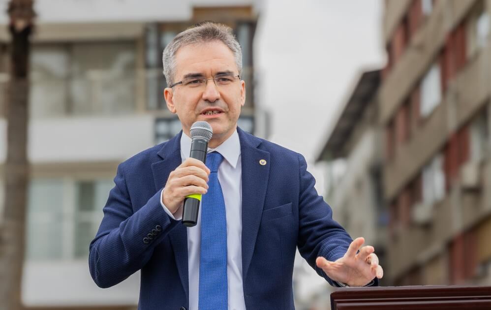Izmirde Iyilik Hareketi (1)