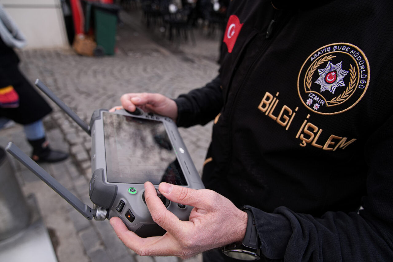 Izmirde Yilbasi Tedbirleri Kapsaminda Dron Destekli Asayis Uygulamasi Baslatildi 5Af3B27F228F