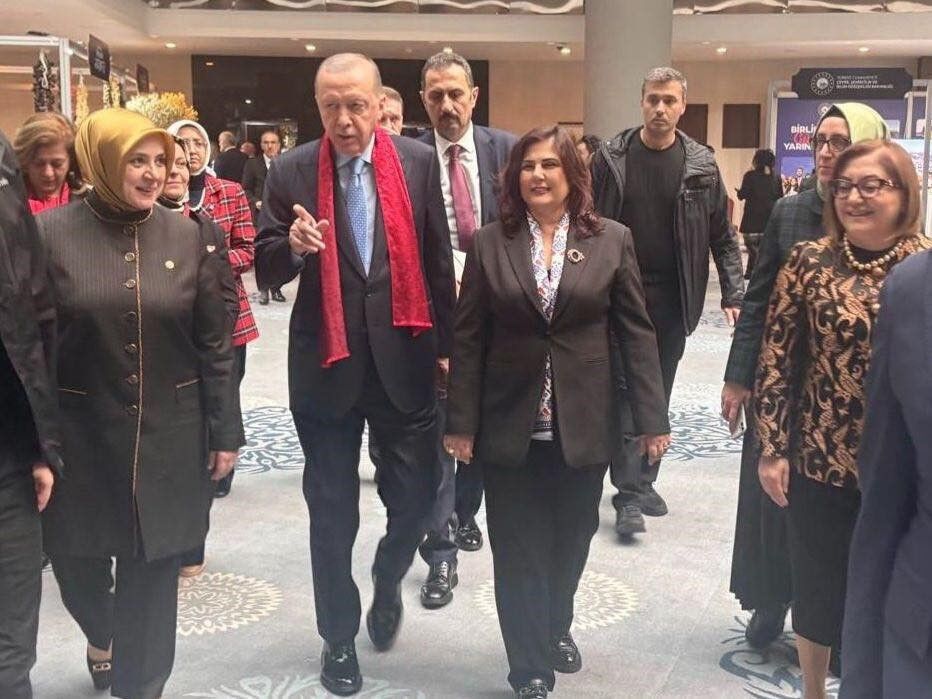 Özlem Çerçioğlu'ndan Cumhurbaşkanı Erdoğan'a 'Aydın' Hediyesi Şehrimizi En Iyi Şekilde Temsil Etmeye Devam Edeceğiz (3)