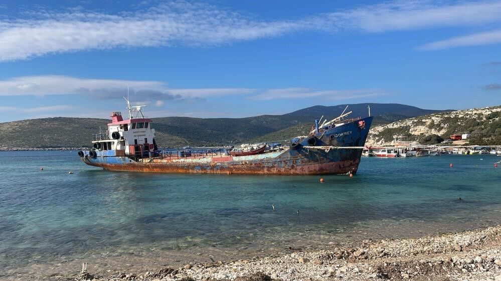 Urla’da Sit Alanında Kaçak Gemi Sökümü Sahipleri Hakkında Işlem Başlatıldı (1)