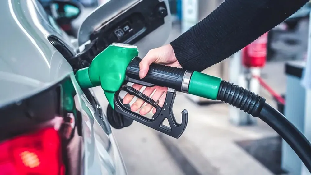 Akaryakitta Tabela Degisti Benzine Buyuk Indirim