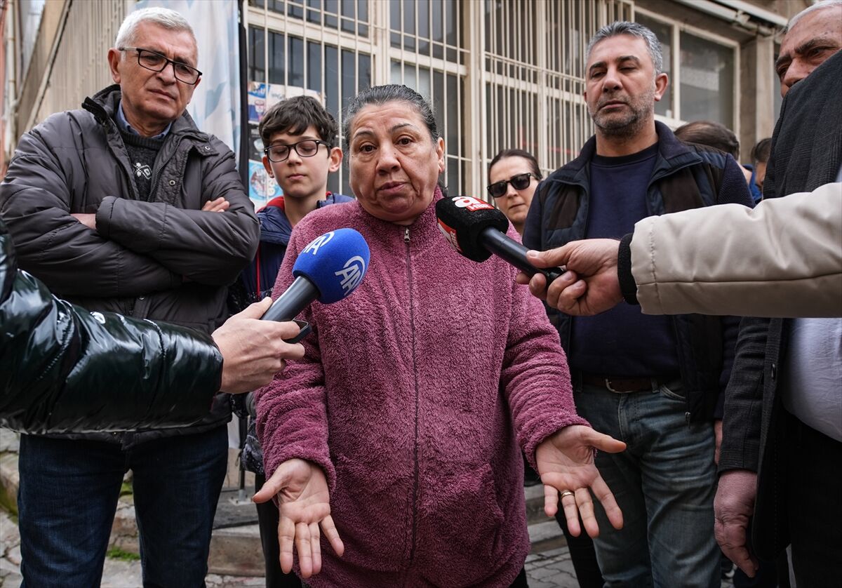 Izmirde Tunel Insaati Nedeniyle Evleri Zarar Goren Mahalle Sakinlerinden Belediyeye Tepki Cd33650B2D54
