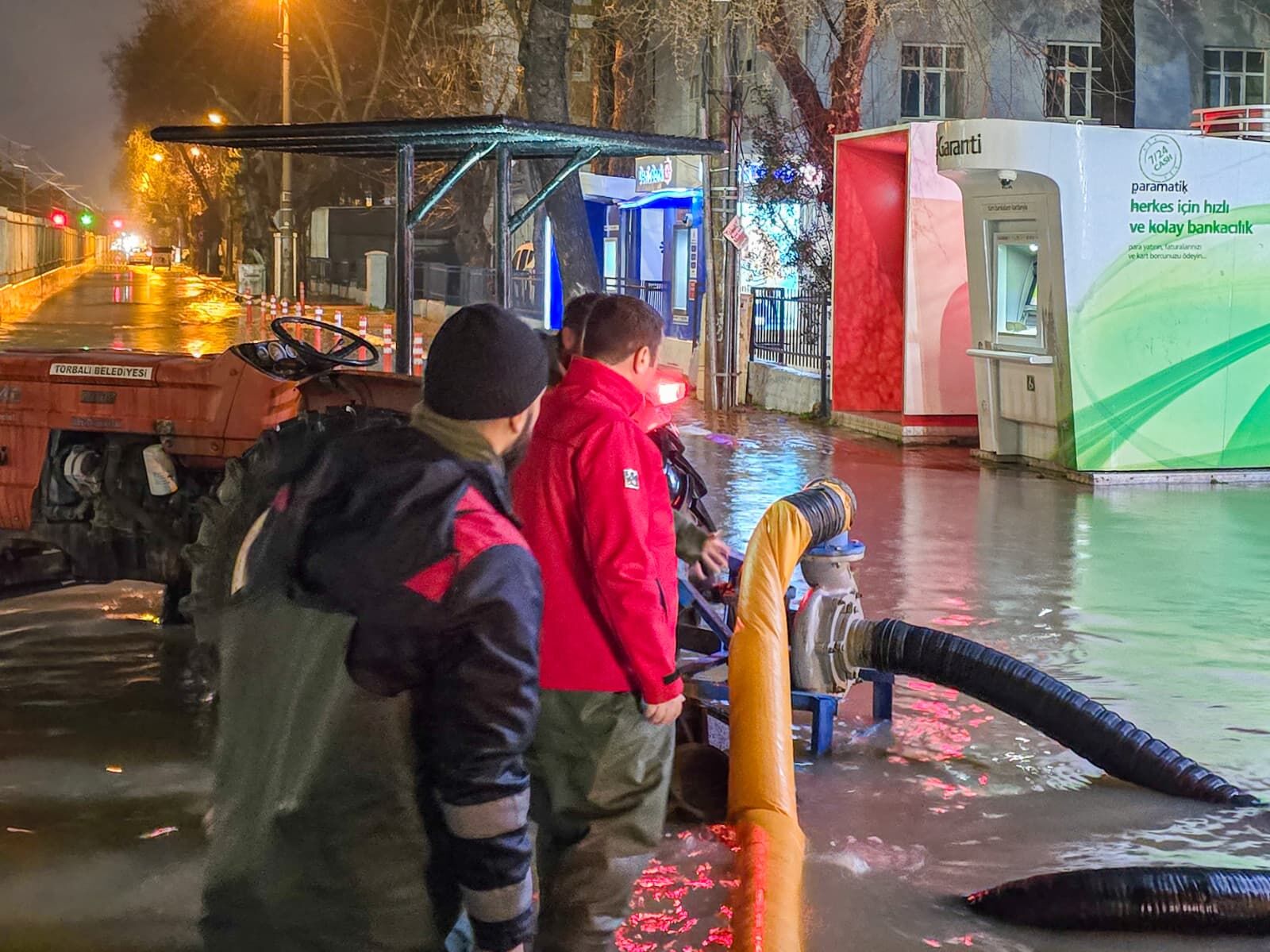 Torbali Belediyesi Yogun Yagista Riskli Noktalarda Onlemleri Artirdi Baskan Demir Afeti Sahada Yonetti 3