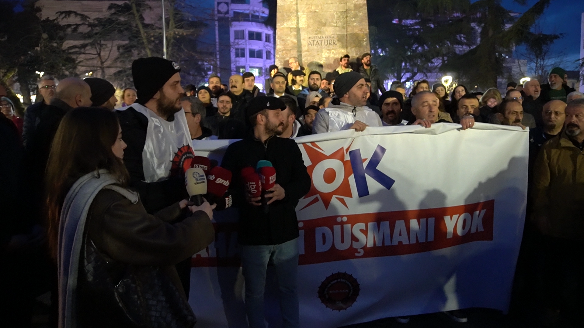Trabzon'da Işten Atılan Şok Market Işçileri Eylem Yaptı Servetinizi Bize Borçlu Değil Misiniz3