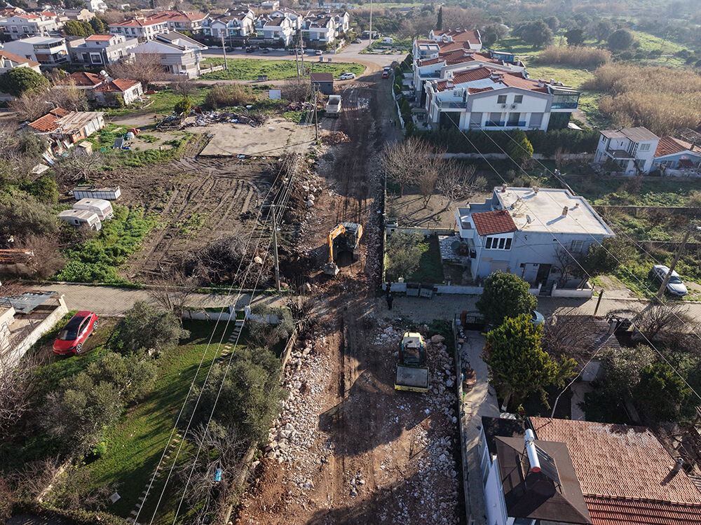 Urla’nın Dört Bir Yanında Eş Zamanlı Çalışmalar Devam Ediyor (2)