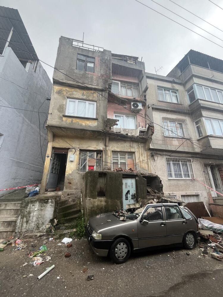 Yıkılani Bina