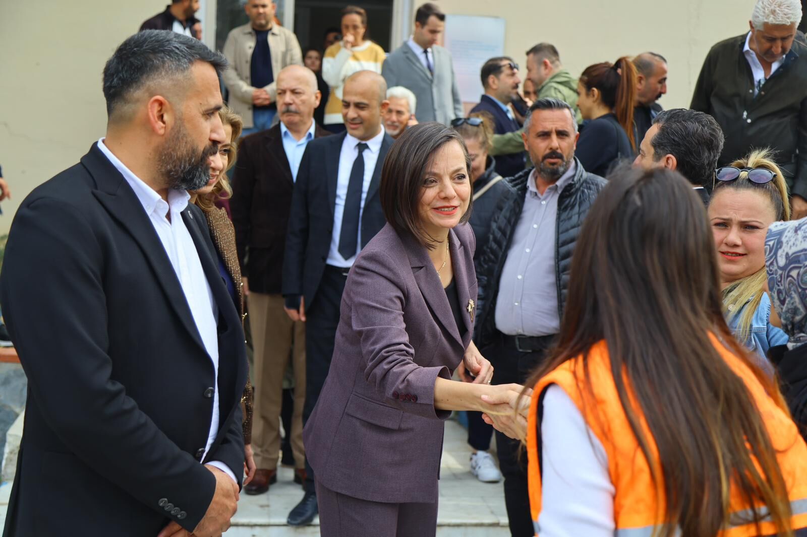 Karabağlar Belediyesiii (1)