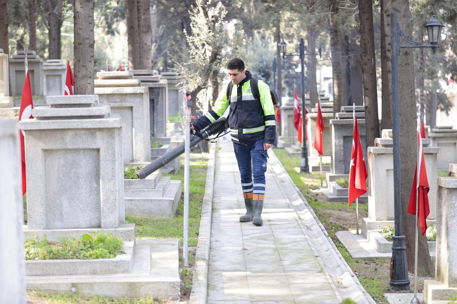 Konak’tan Şehitlere Vefa Bayram Öncesi Temizlik Ve Bakım Seferberliği (6)