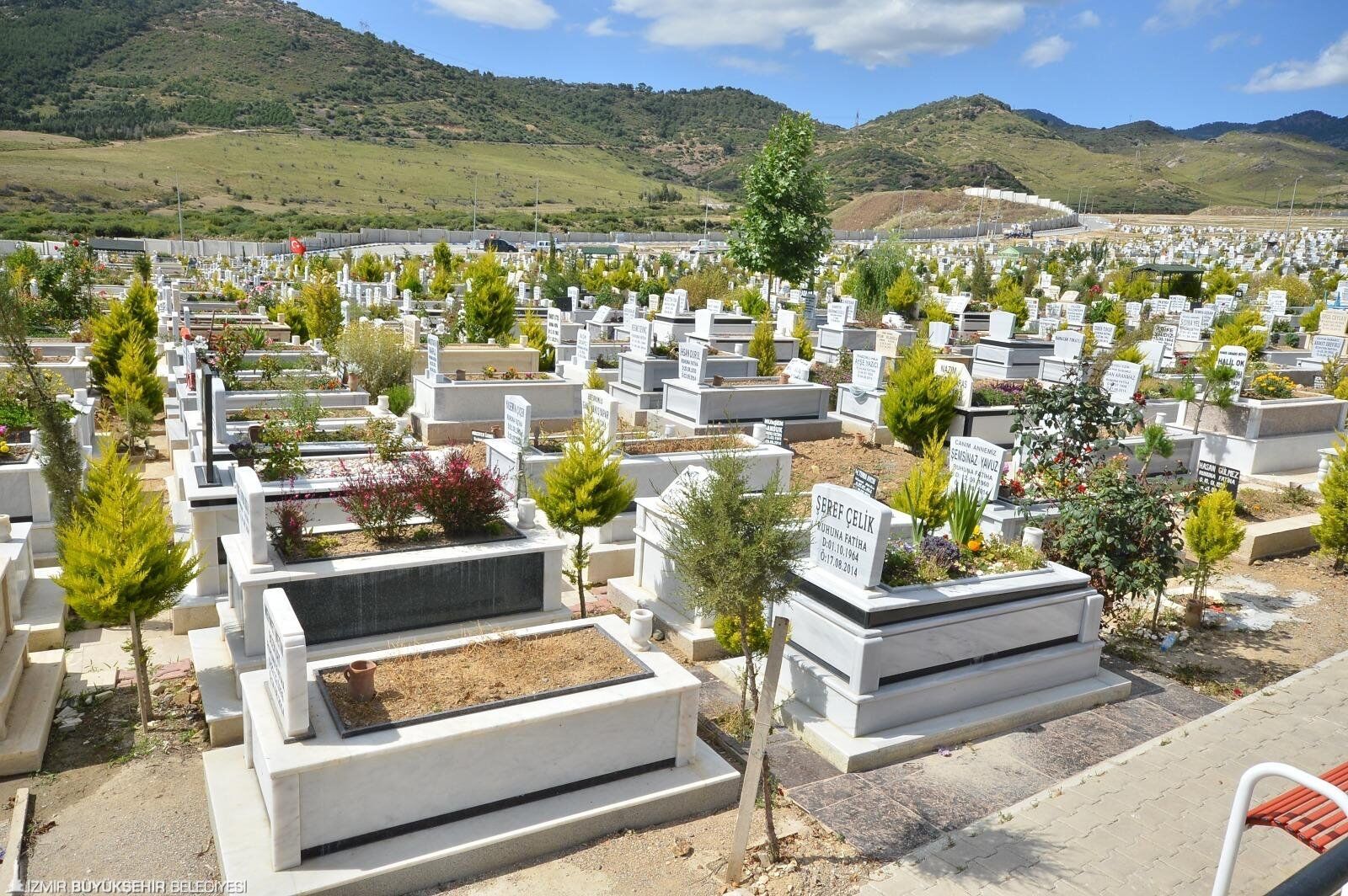 Mezarlık Acıldı (2)