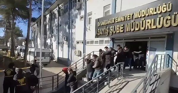 0X0 Izmir Dahil 14 Ilde Sahte Arac Muayene Randevusu Dolandiricilarina Operasyon Suphelilerin Hesaplarindan Dunya 1772604800943-1