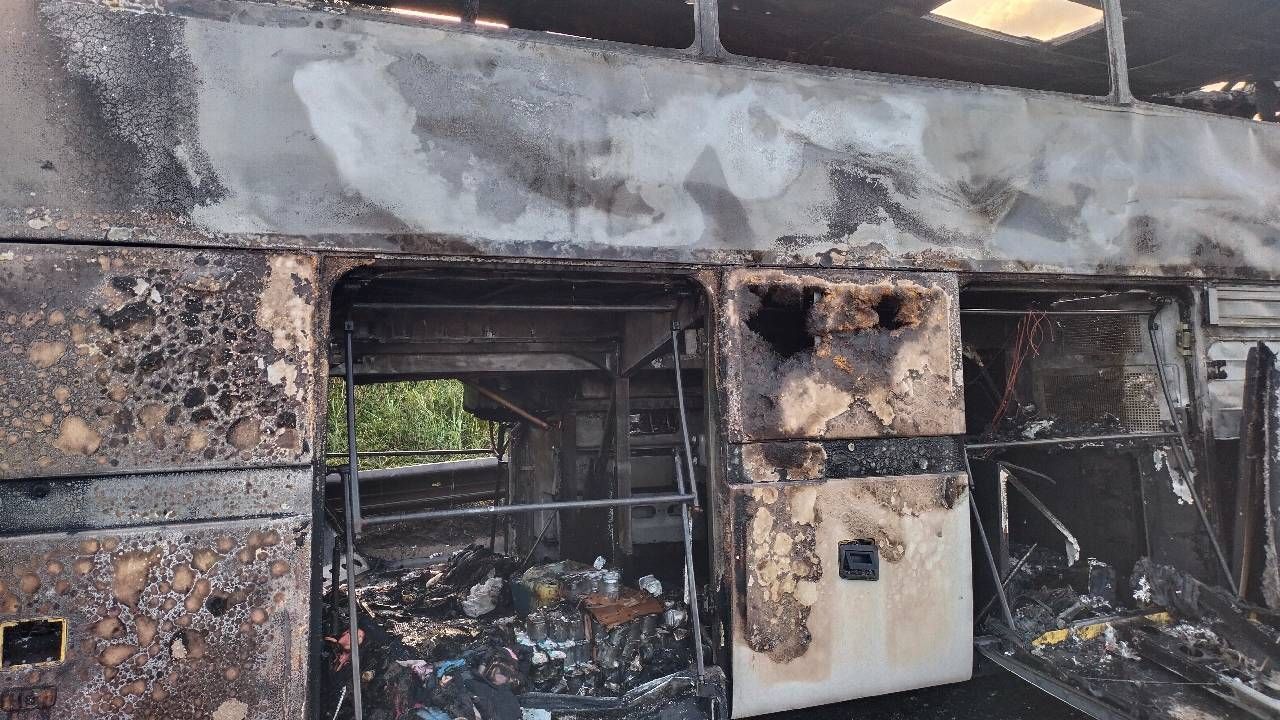 Izmir Tur Otobusu Yandı (2)