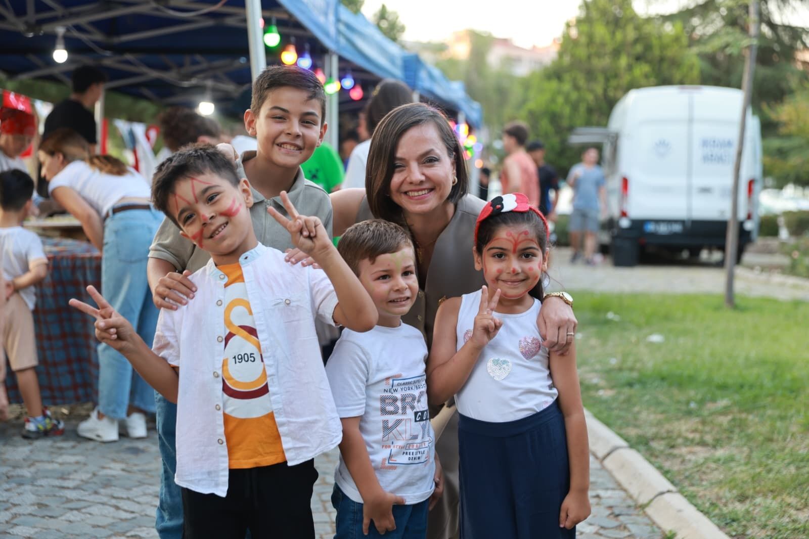 Foto 1 Neşeli̇ Sokaklar Mutlu Çocuklar