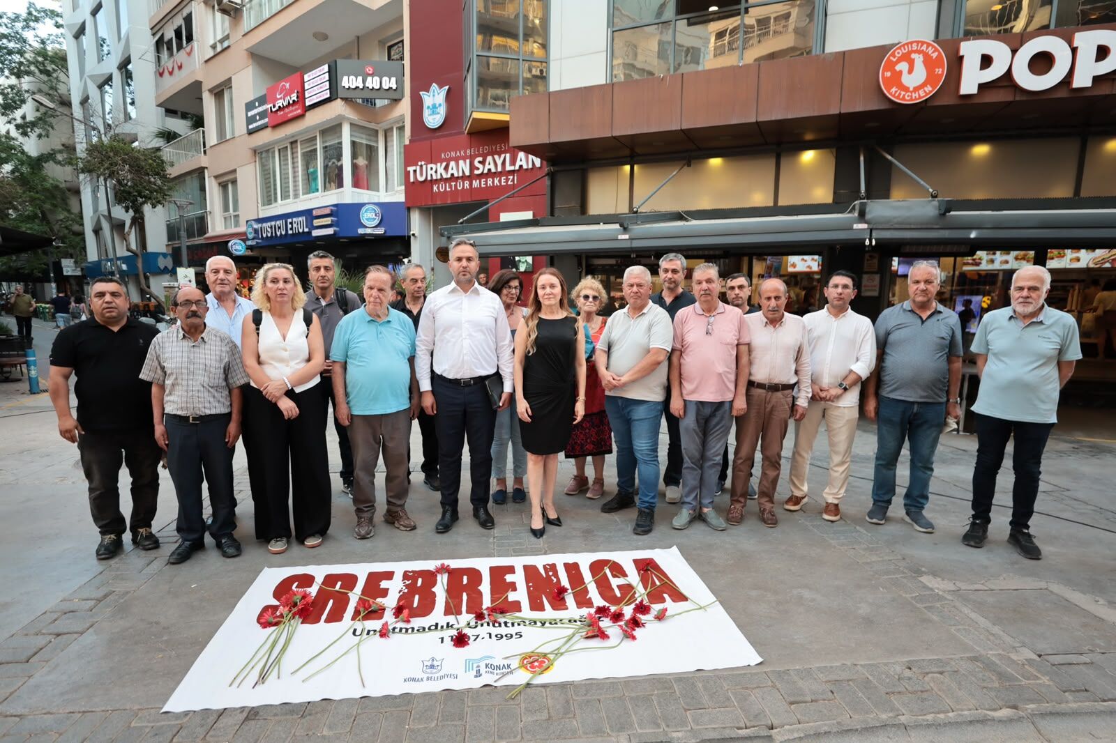Srebrenitsa’da Katledilen Canlar Konak’ta Anıldı (5)
